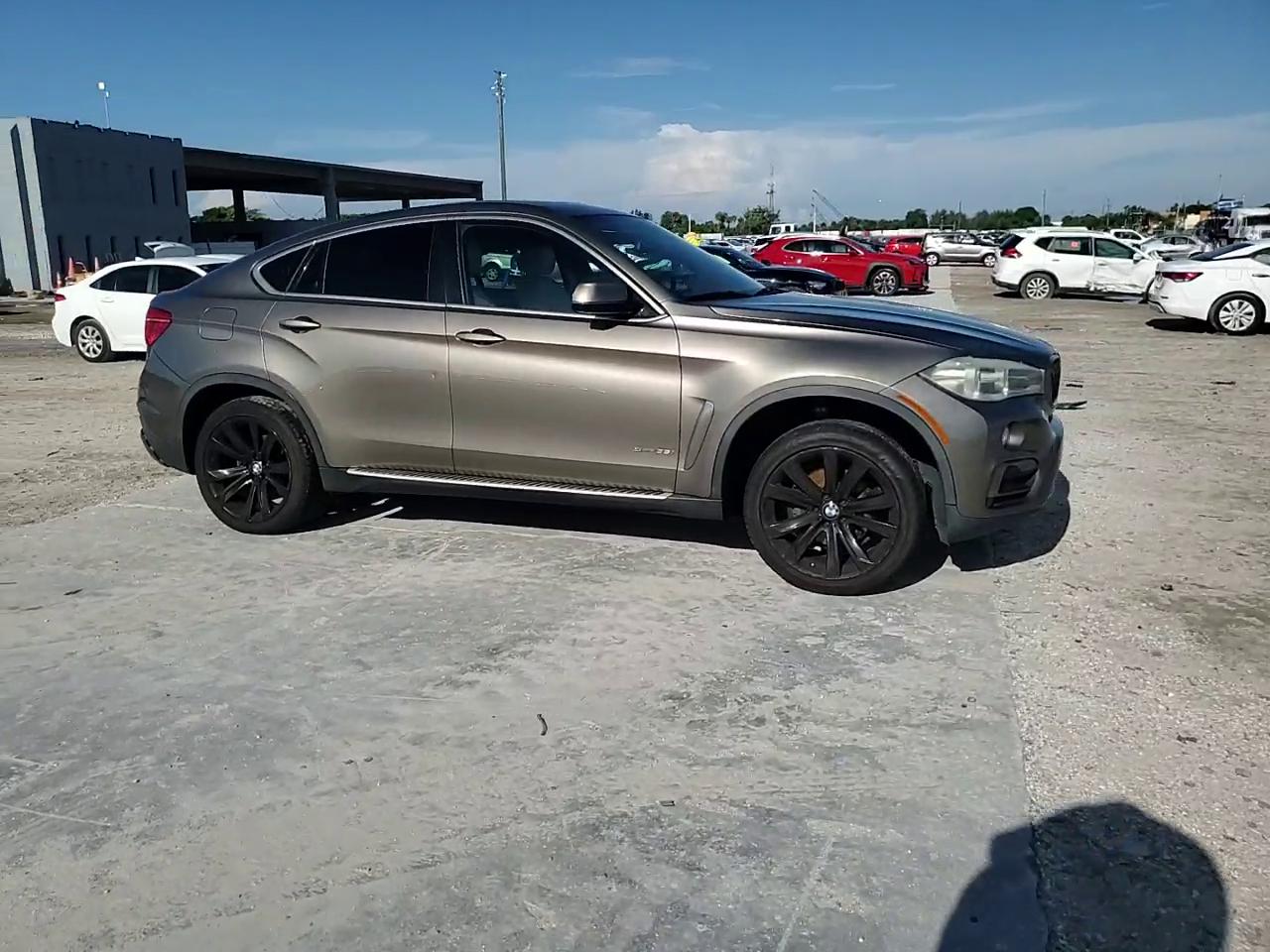 Фото: 5UXKU0C57H0F99738