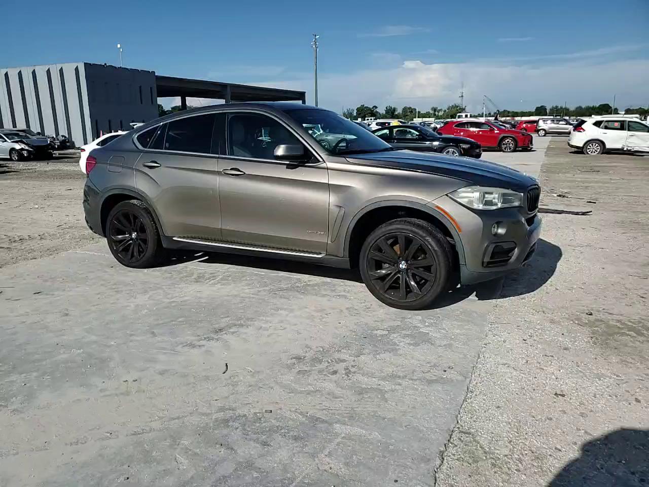 Фото: 5UXKU0C57H0F99738