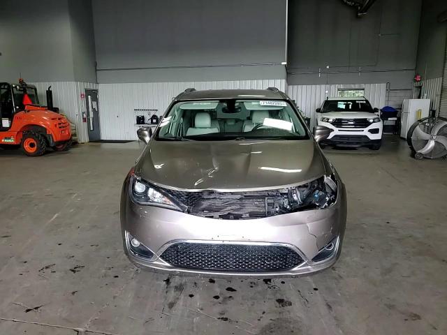 2018 Chrysler Pacifica Touring L VIN: 2C4RC1BG2JR235781 Lot: 71482285