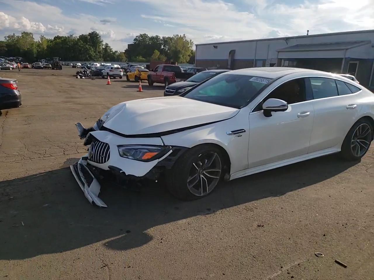 Фото: W1K7X5KB7NA045904