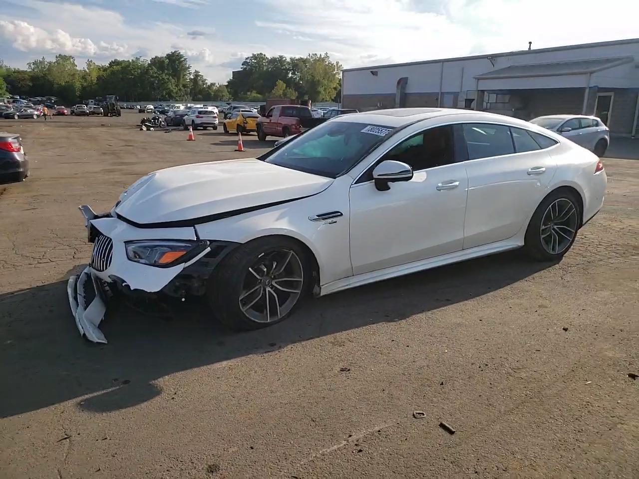 Фото: W1K7X5KB7NA045904