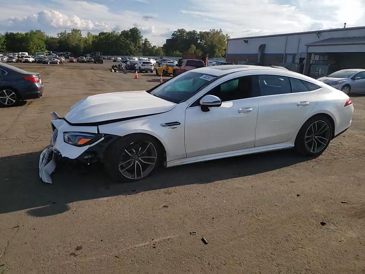 Фото: W1K7X5KB7NA045904