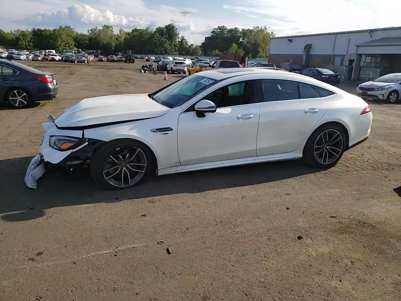 Фото: W1K7X5KB7NA045904