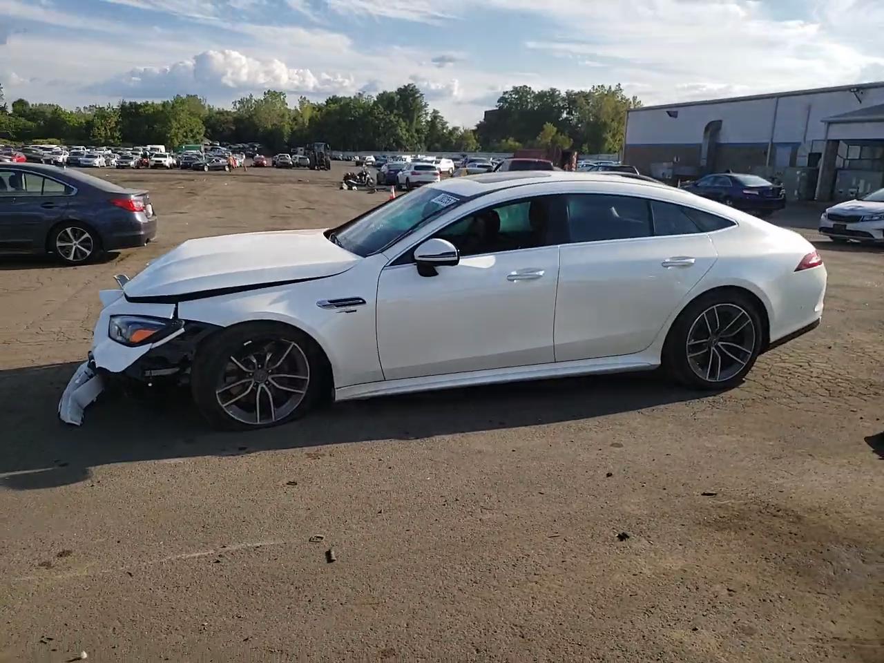 Фото: W1K7X5KB7NA045904