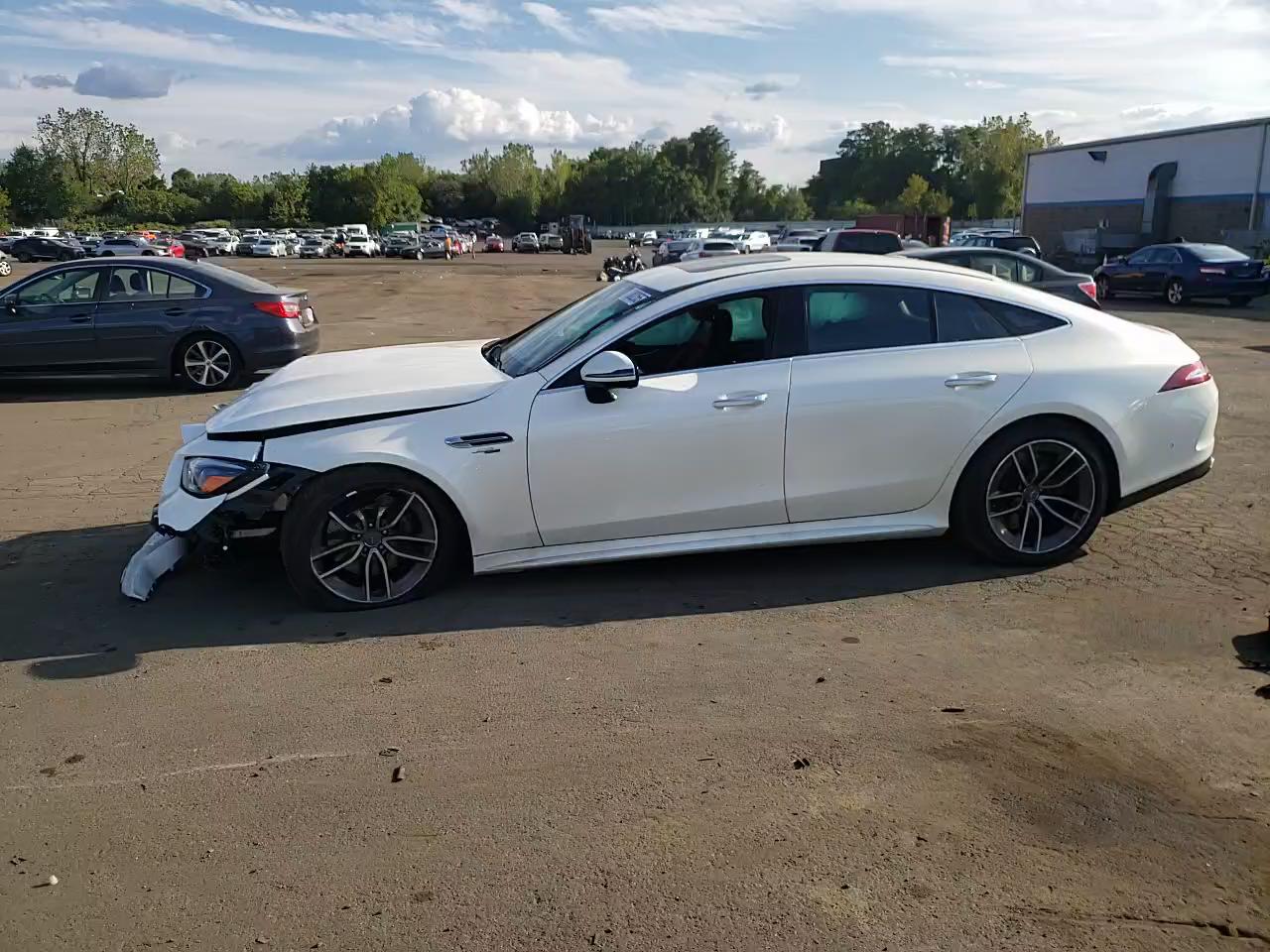 Фото: W1K7X5KB7NA045904