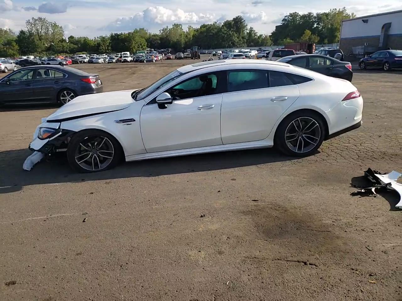 Фото: W1K7X5KB7NA045904