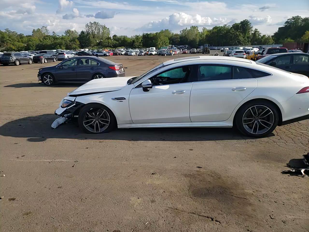 Фото: W1K7X5KB7NA045904