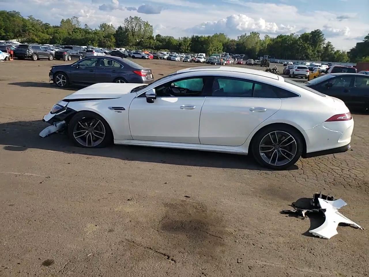 Фото: W1K7X5KB7NA045904