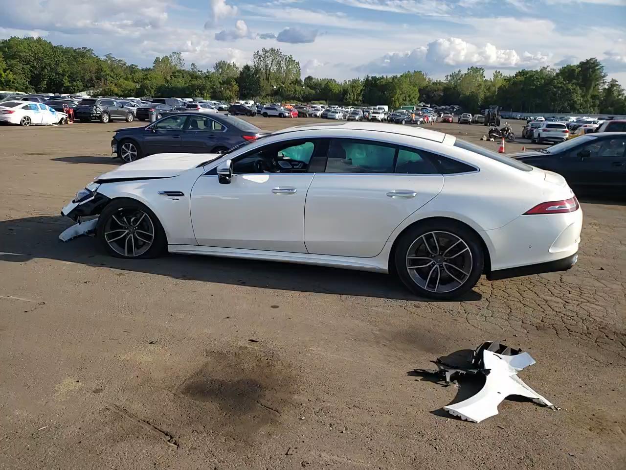 Фото: W1K7X5KB7NA045904