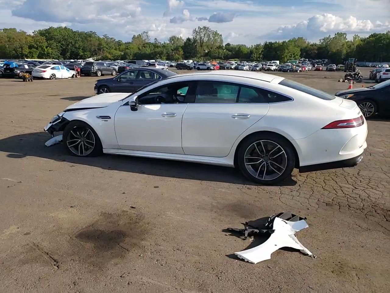 Фото: W1K7X5KB7NA045904