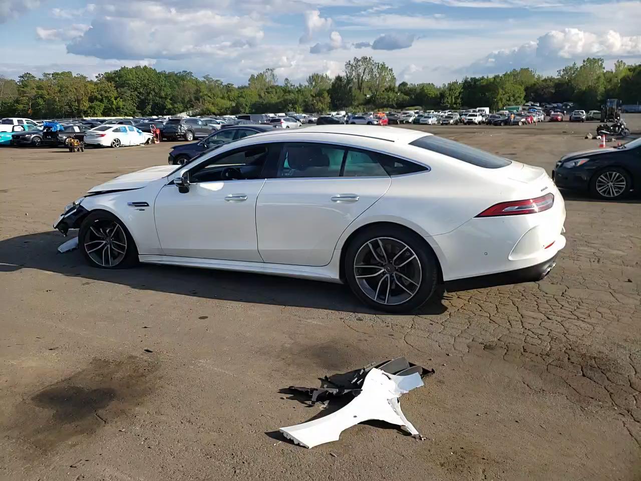 Фото: W1K7X5KB7NA045904