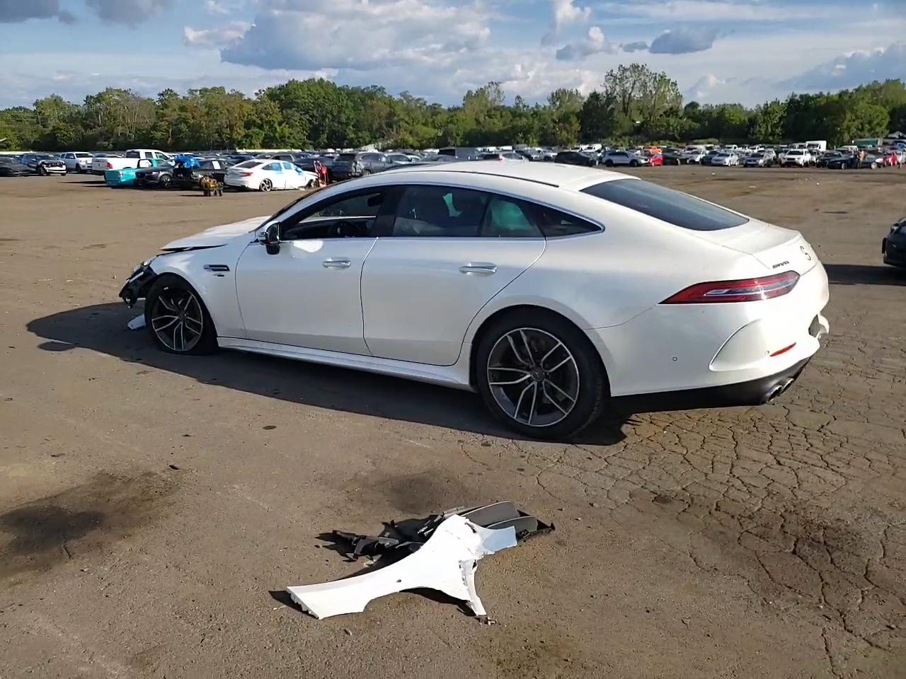 Фото: W1K7X5KB7NA045904