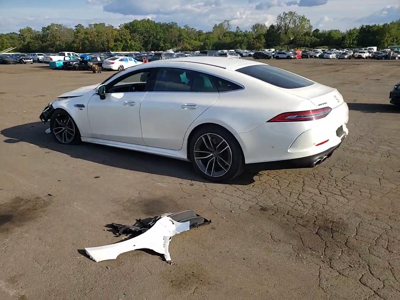 Фото: W1K7X5KB7NA045904