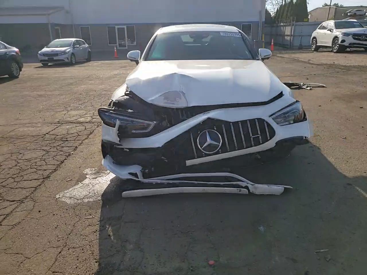 Фото: W1K7X5KB7NA045904