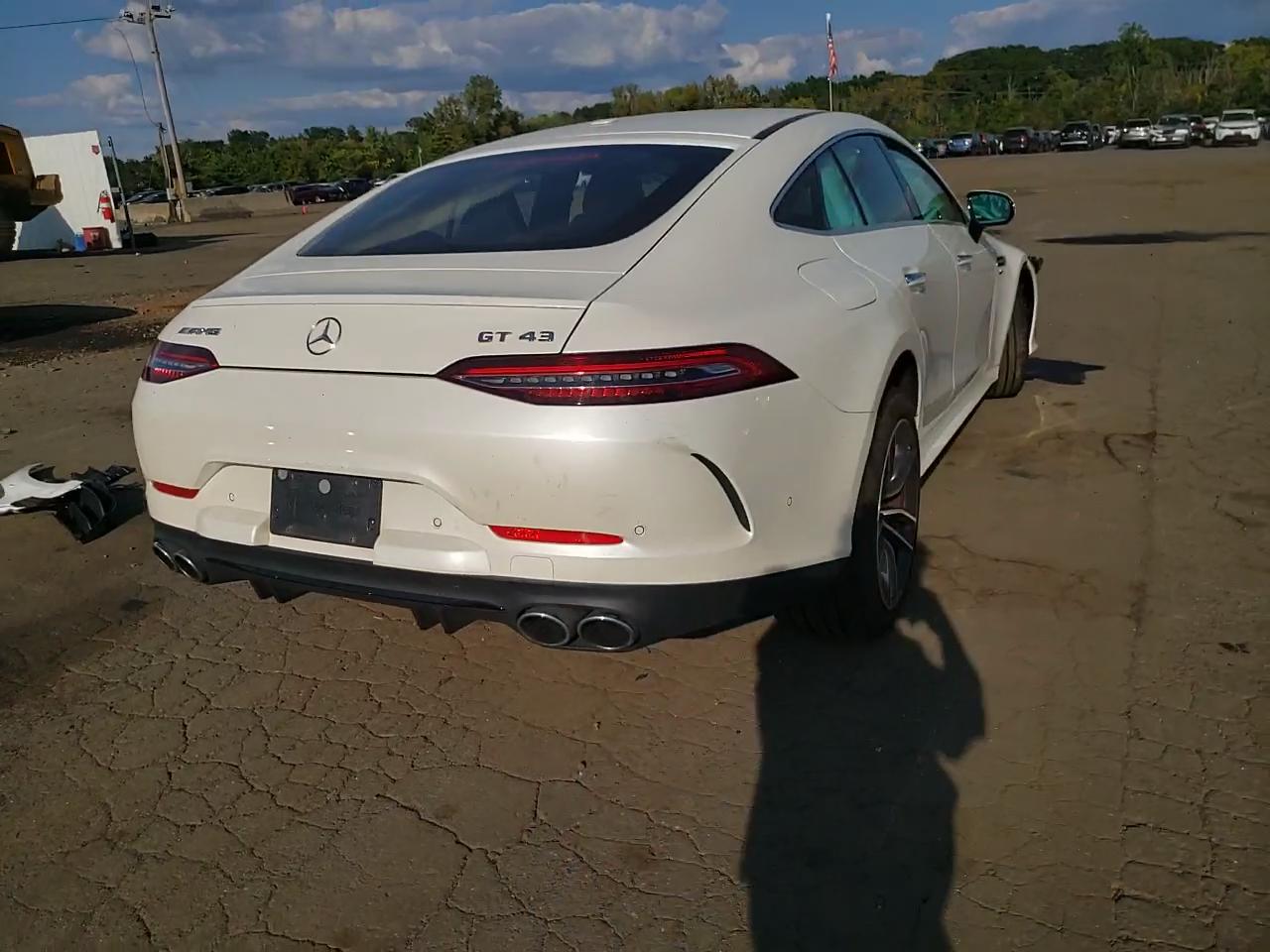 Фото: W1K7X5KB7NA045904