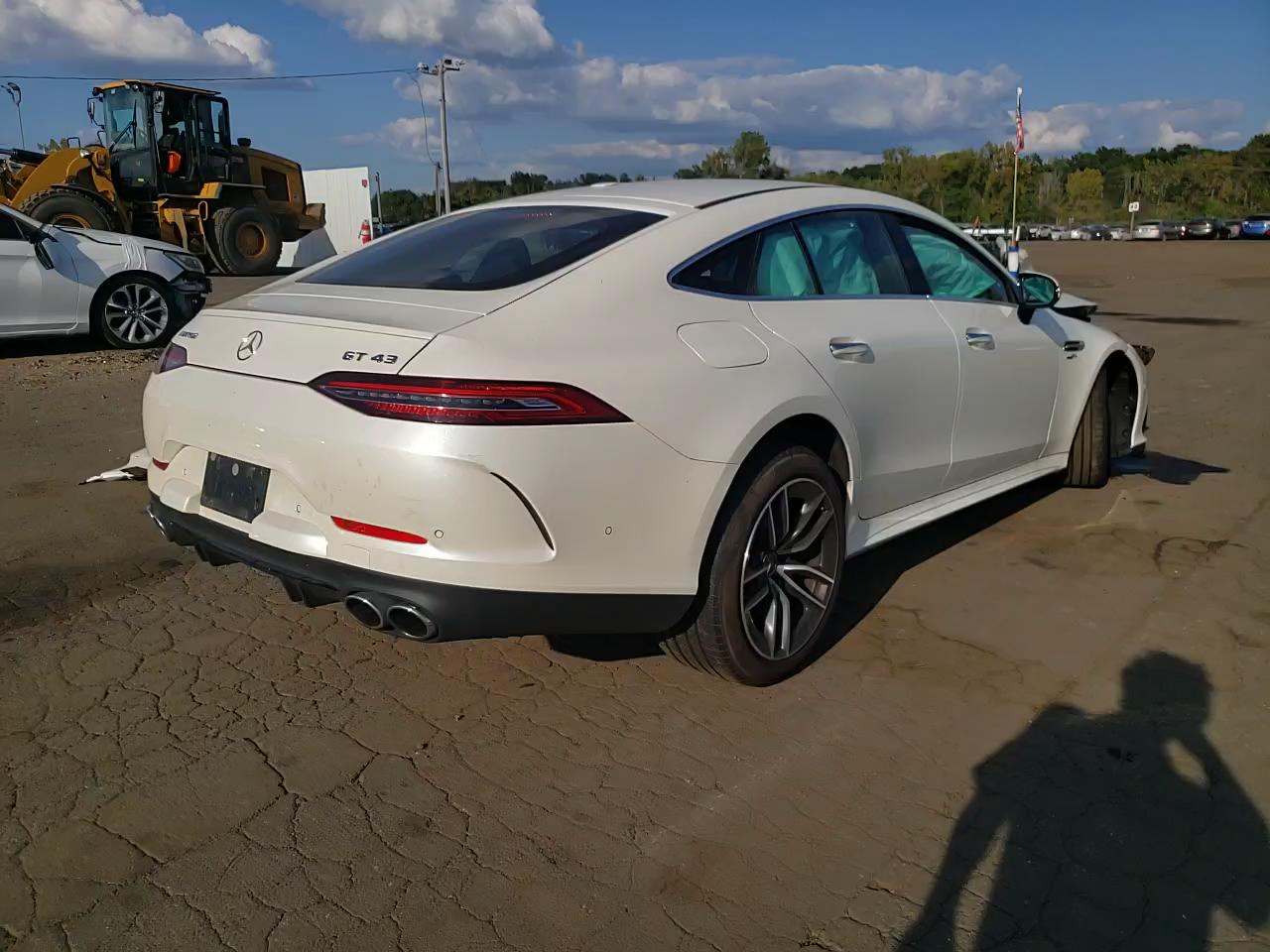 Фото: W1K7X5KB7NA045904