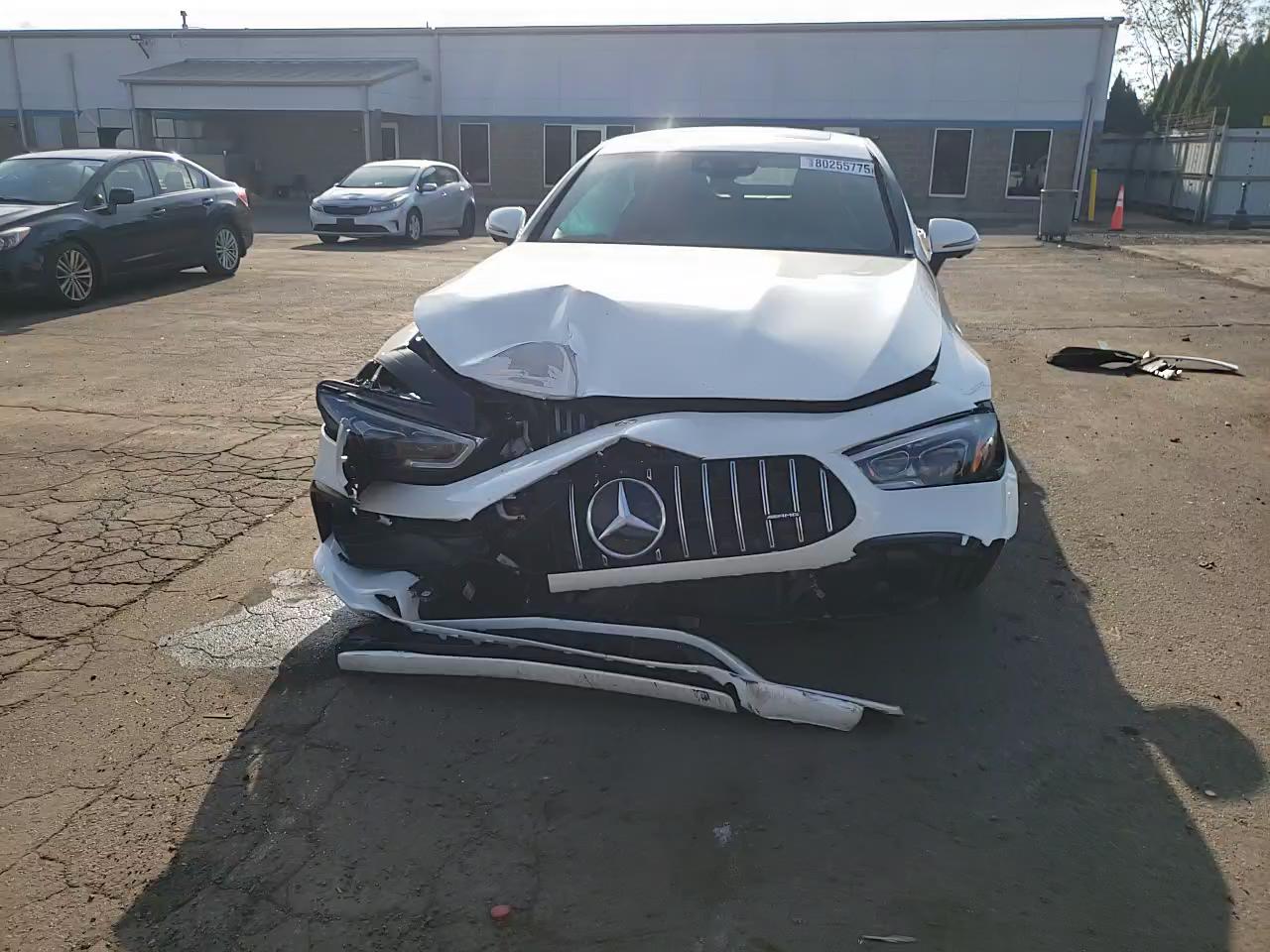 Фото: W1K7X5KB7NA045904