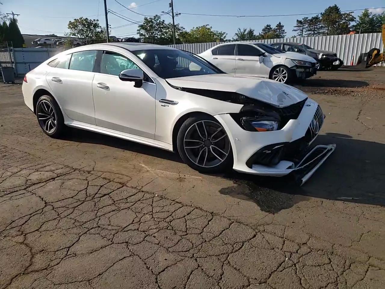 Фото: W1K7X5KB7NA045904