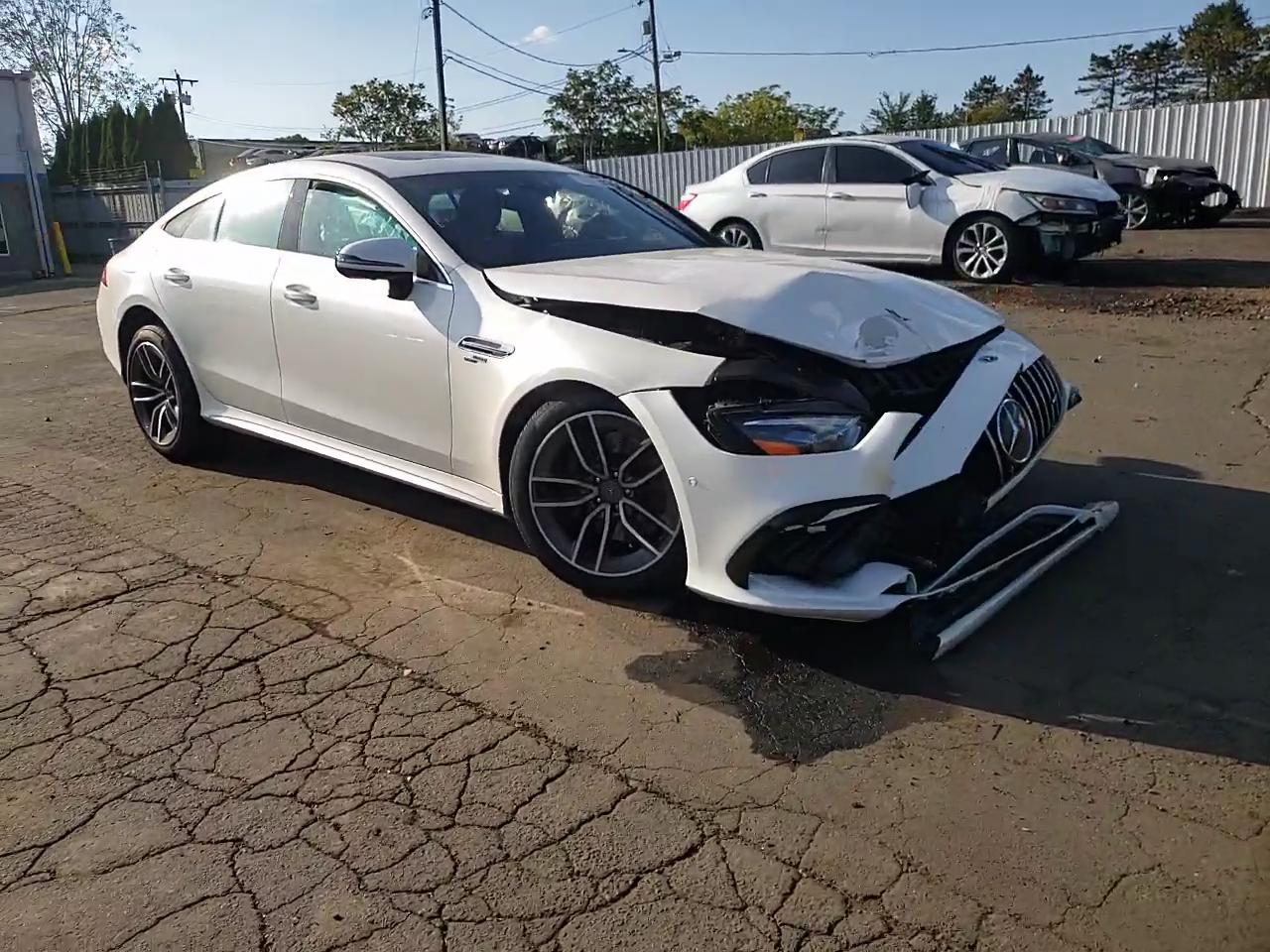 Фото: W1K7X5KB7NA045904