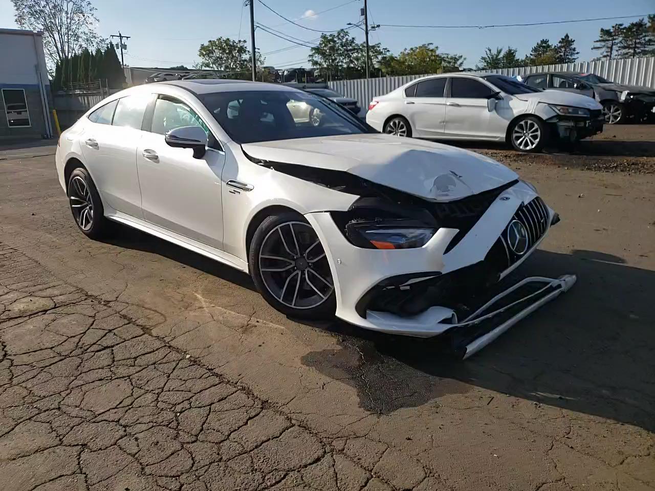 Фото: W1K7X5KB7NA045904