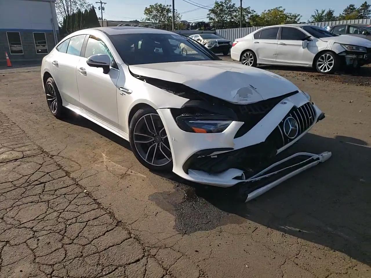 Фото: W1K7X5KB7NA045904