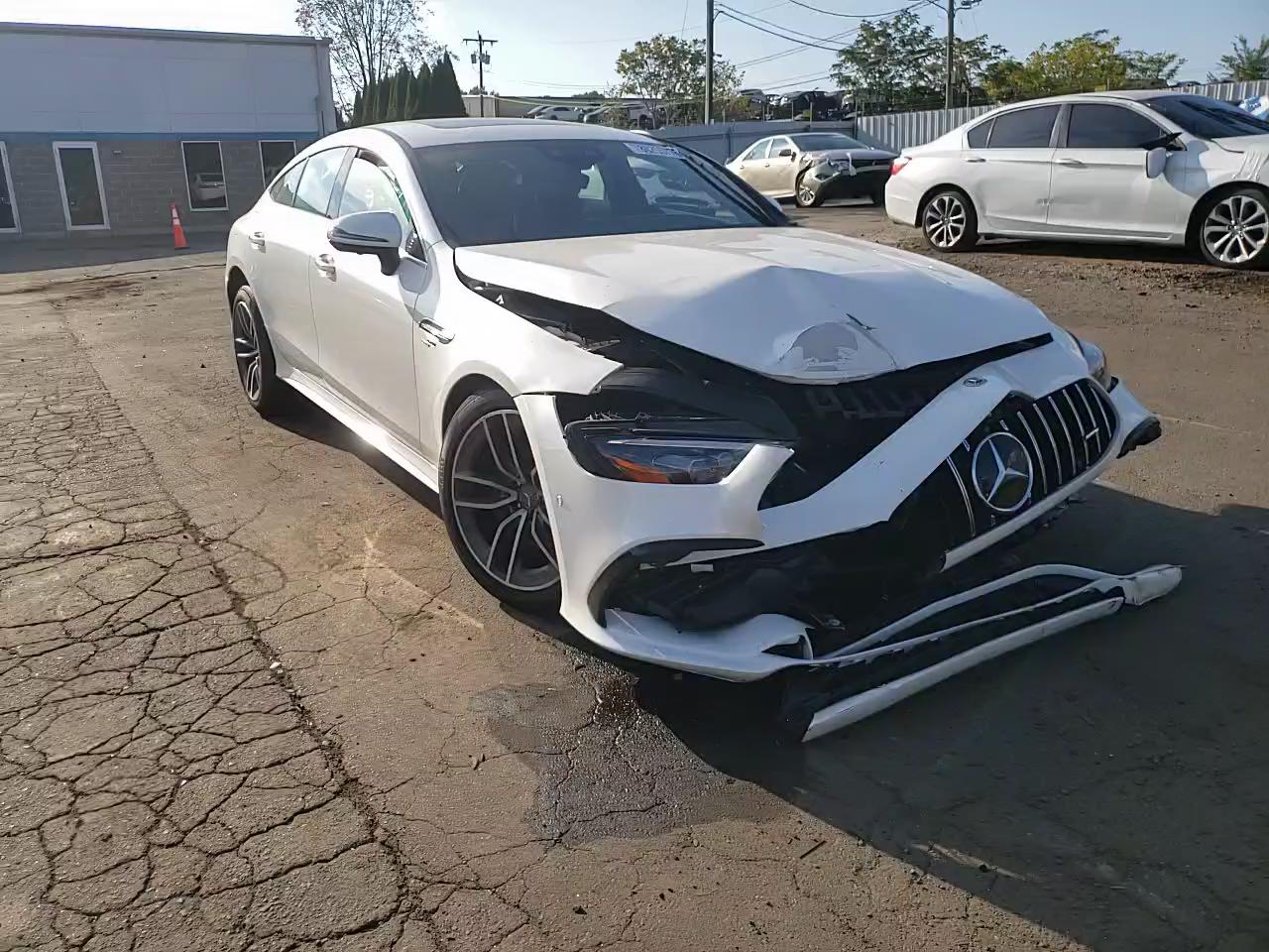 Фото: W1K7X5KB7NA045904