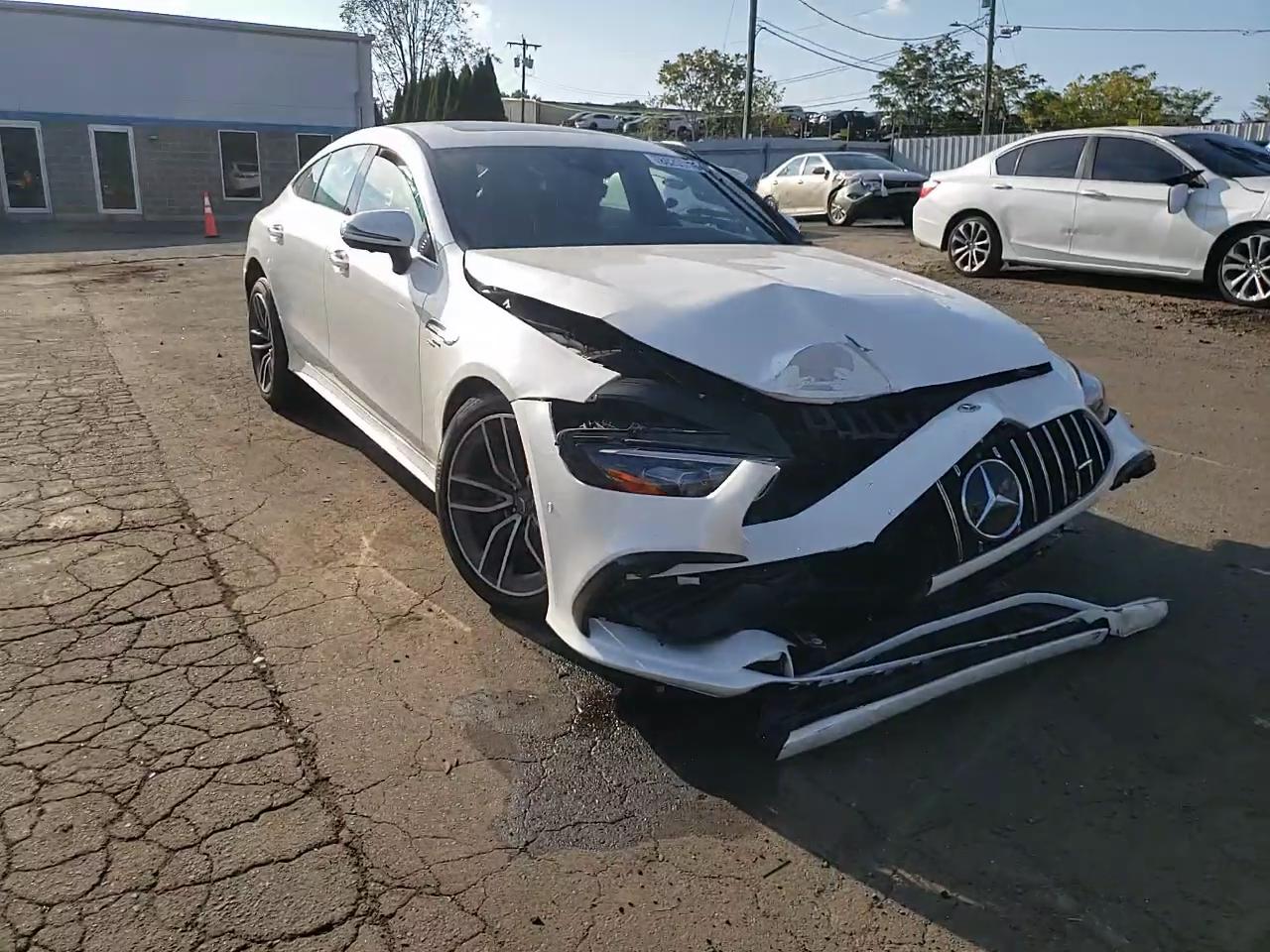 Фото: W1K7X5KB7NA045904