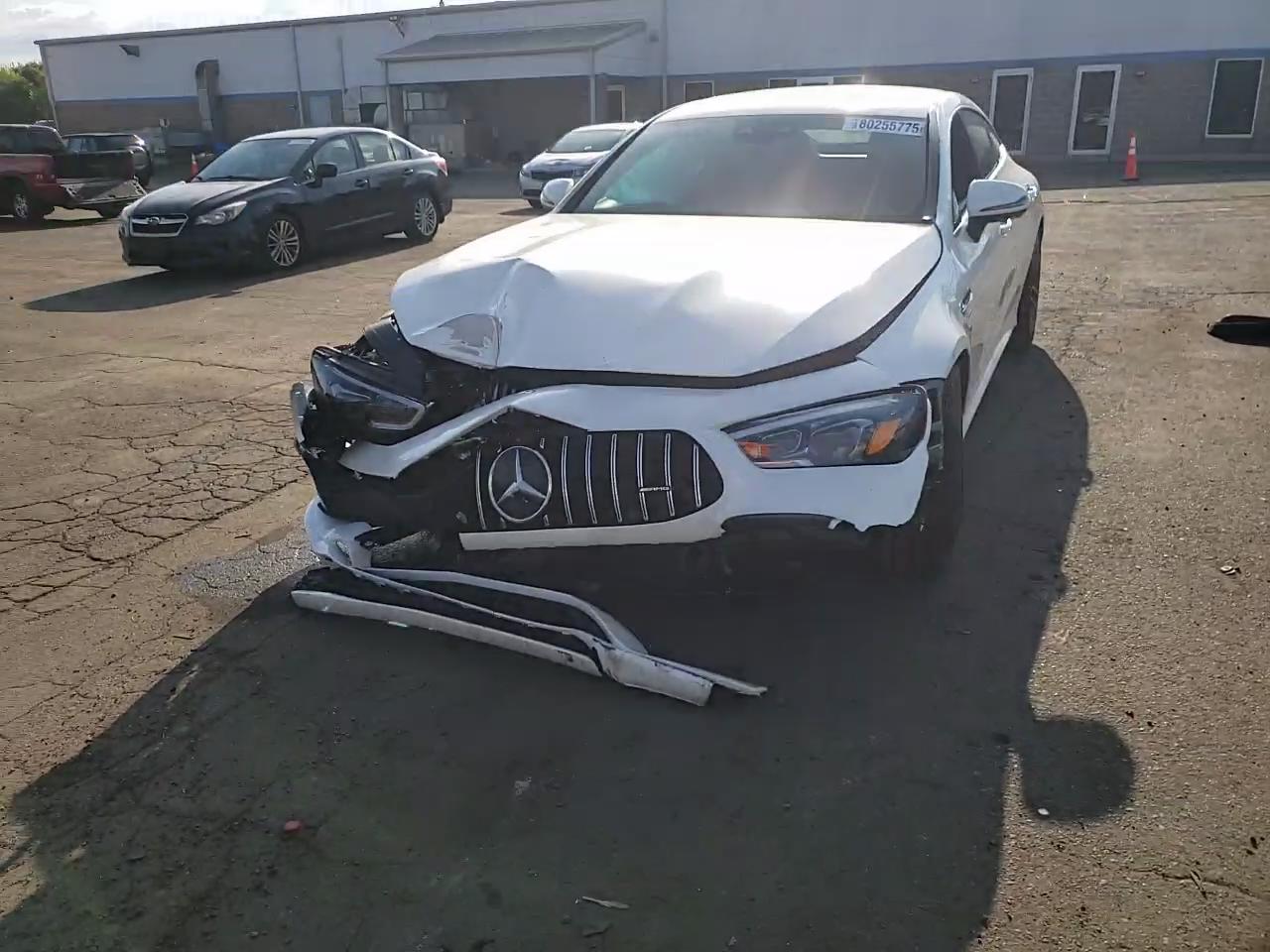 Фото: W1K7X5KB7NA045904