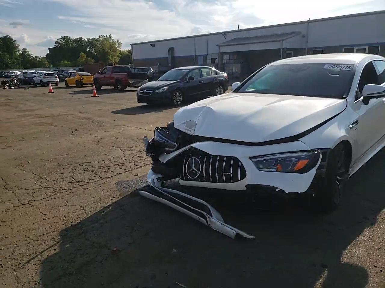 Фото: W1K7X5KB7NA045904