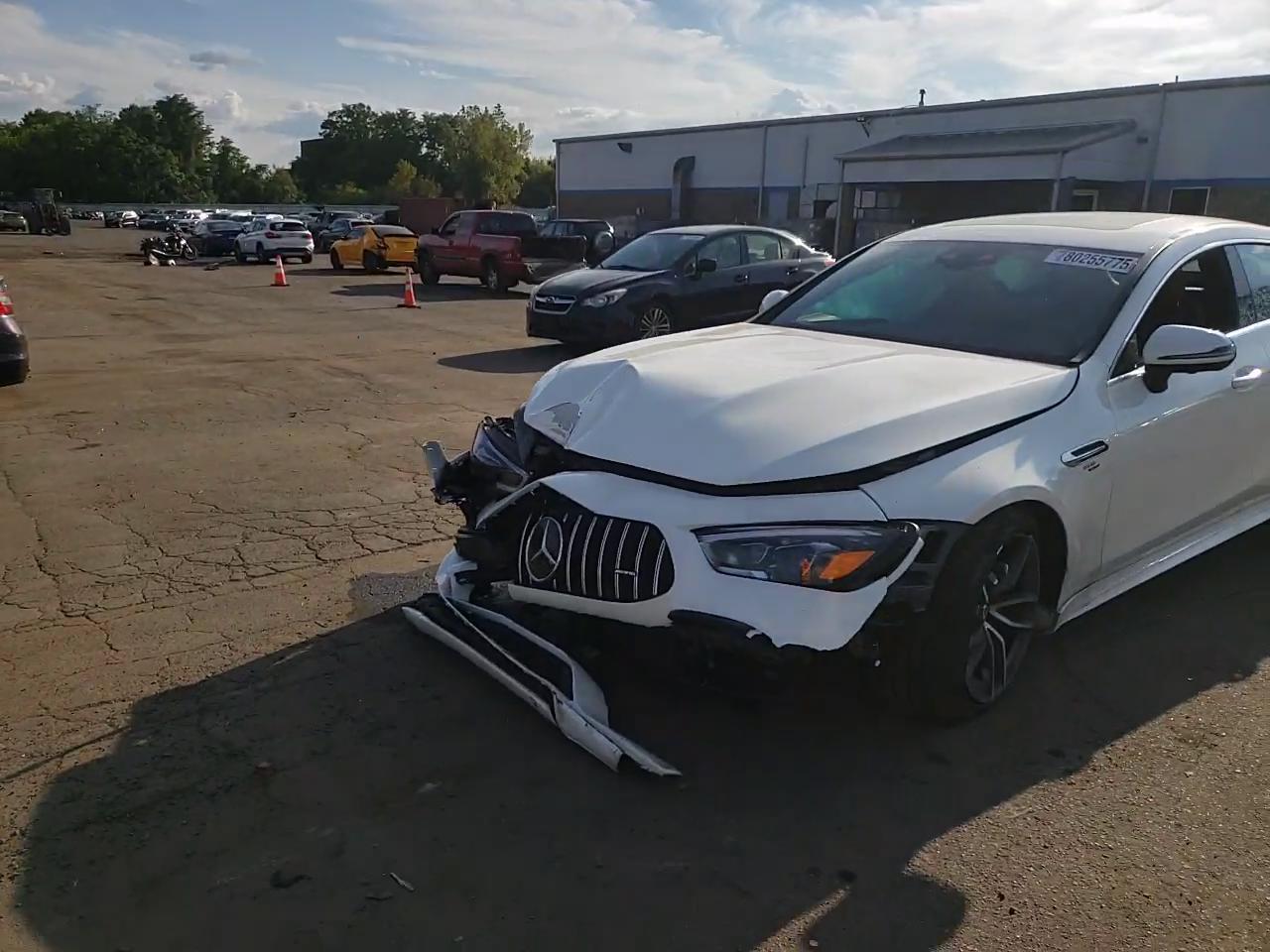 Фото: W1K7X5KB7NA045904