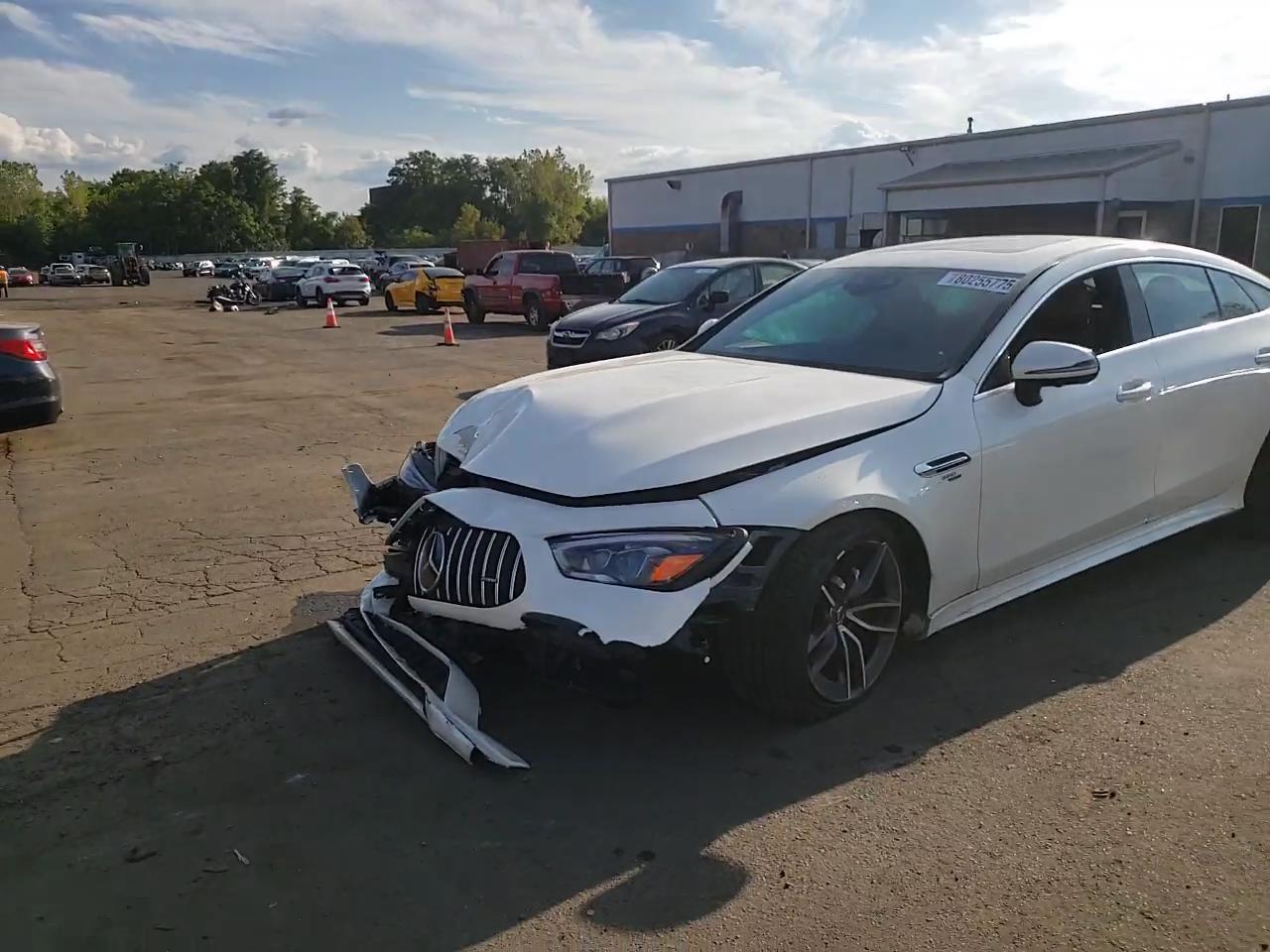 Фото: W1K7X5KB7NA045904