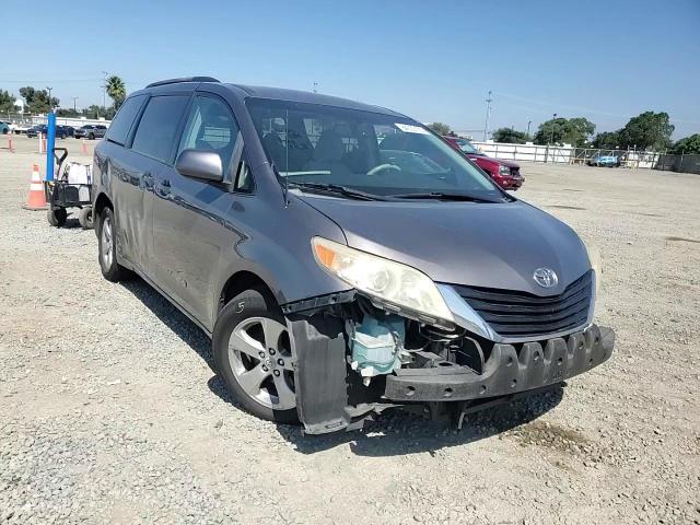 2011 Toyota Sienna Le VIN: 5TDKK3DC7BS123271 Lot: 84033105