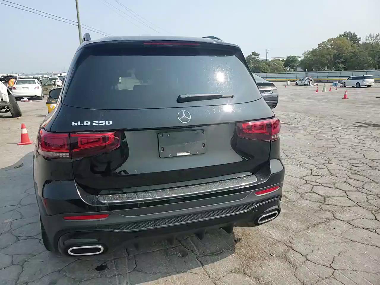 Фото: W1N4M4GBXPW334976