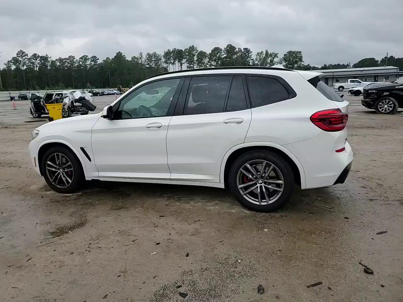 Фото: 5UXTY9C05M9F33261