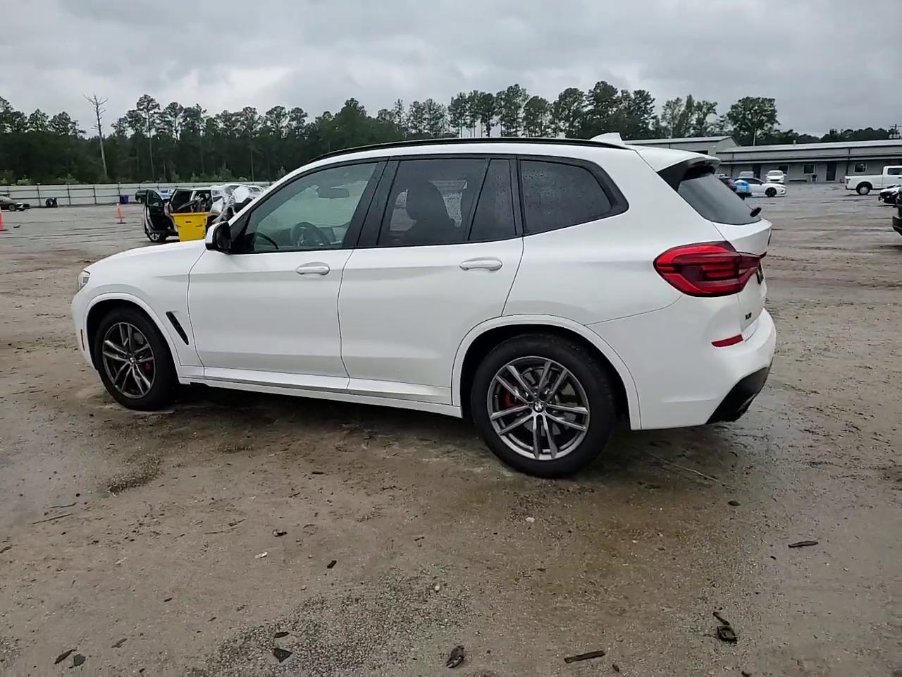 Фото: 5UXTY9C05M9F33261