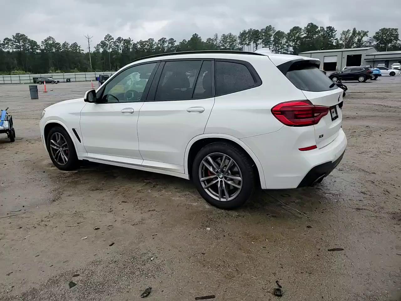 Фото: 5UXTY9C05M9F33261