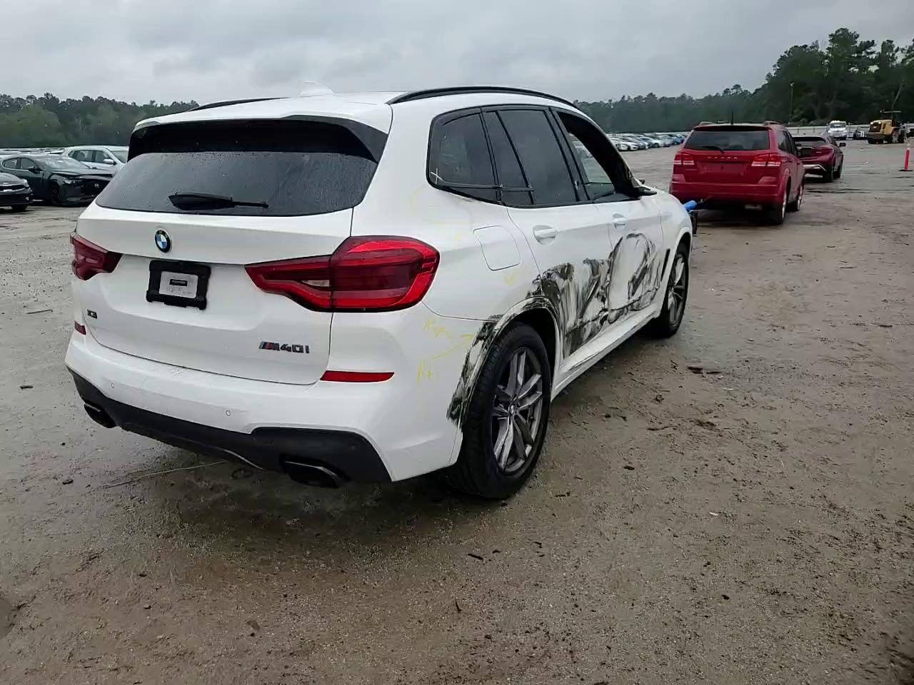 Фото: 5UXTY9C05M9F33261