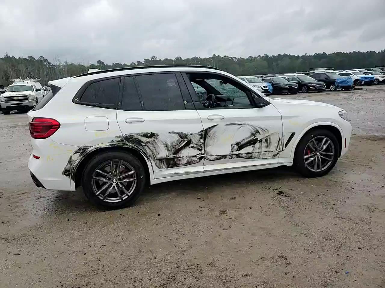 Фото: 5UXTY9C05M9F33261