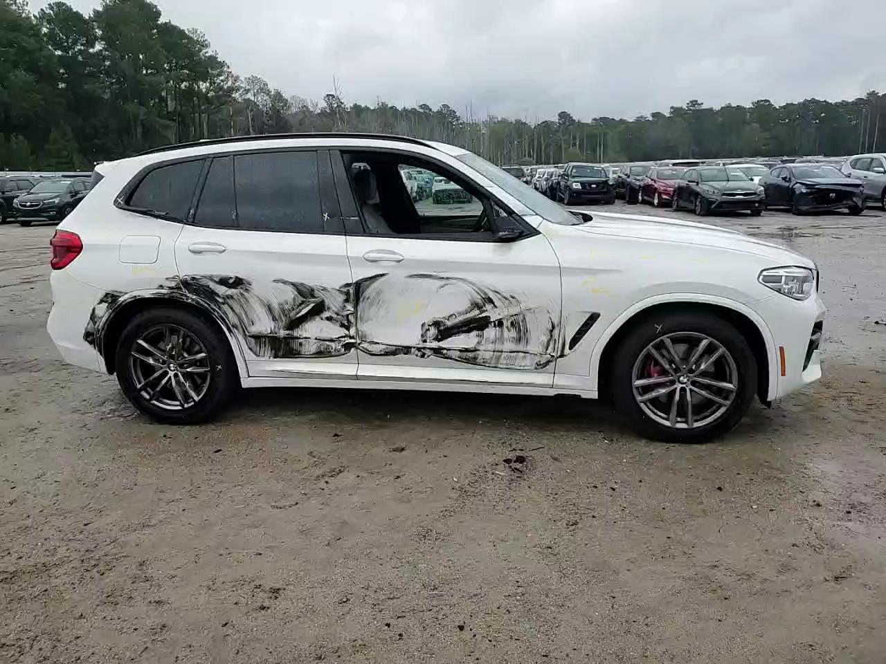 Фото: 5UXTY9C05M9F33261