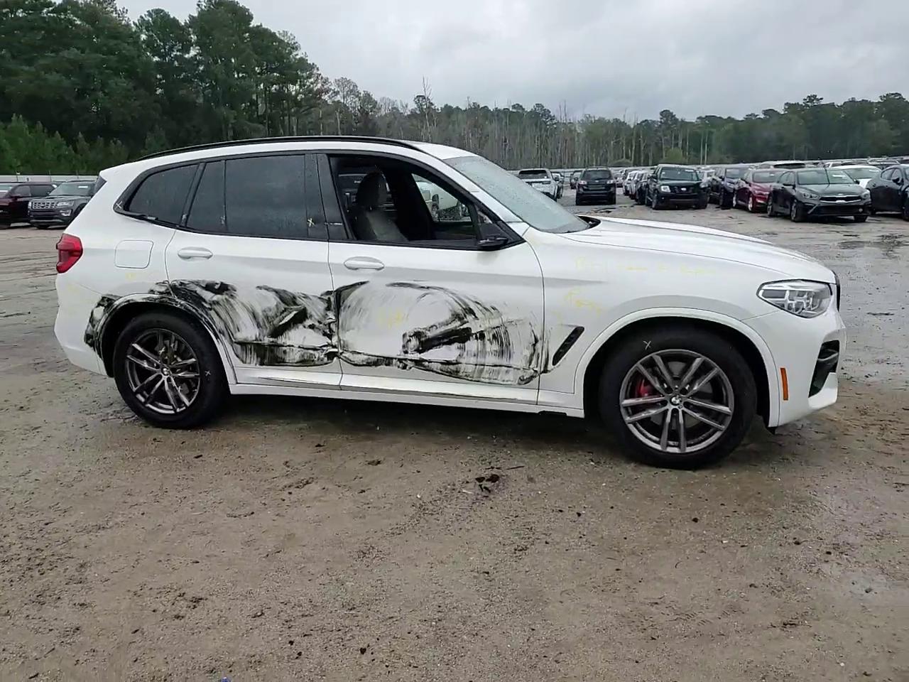 Фото: 5UXTY9C05M9F33261