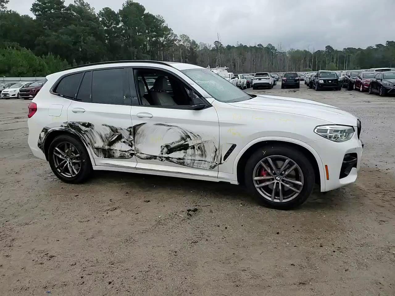 Фото: 5UXTY9C05M9F33261