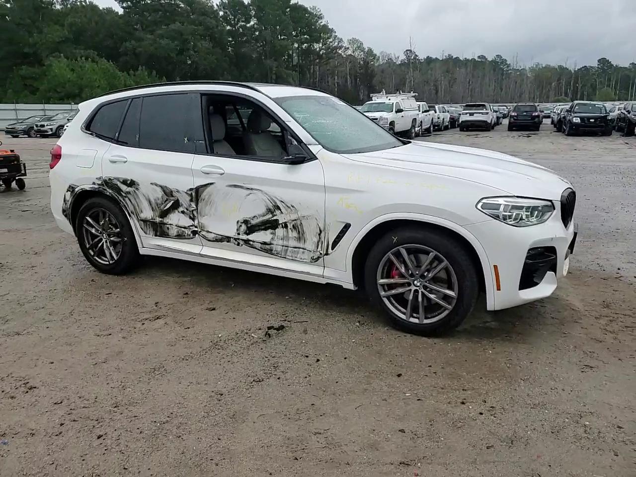 Фото: 5UXTY9C05M9F33261