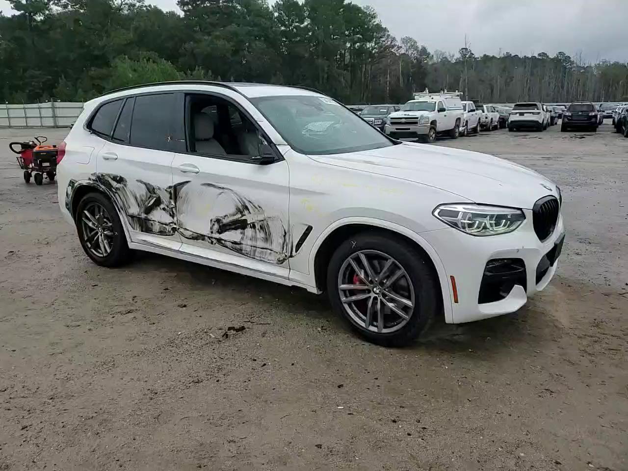 Фото: 5UXTY9C05M9F33261