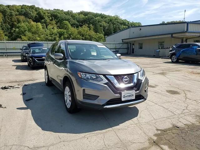 2017 Nissan Rogue S VIN: JN8AT2MV2HW004335 Lot: 71794415