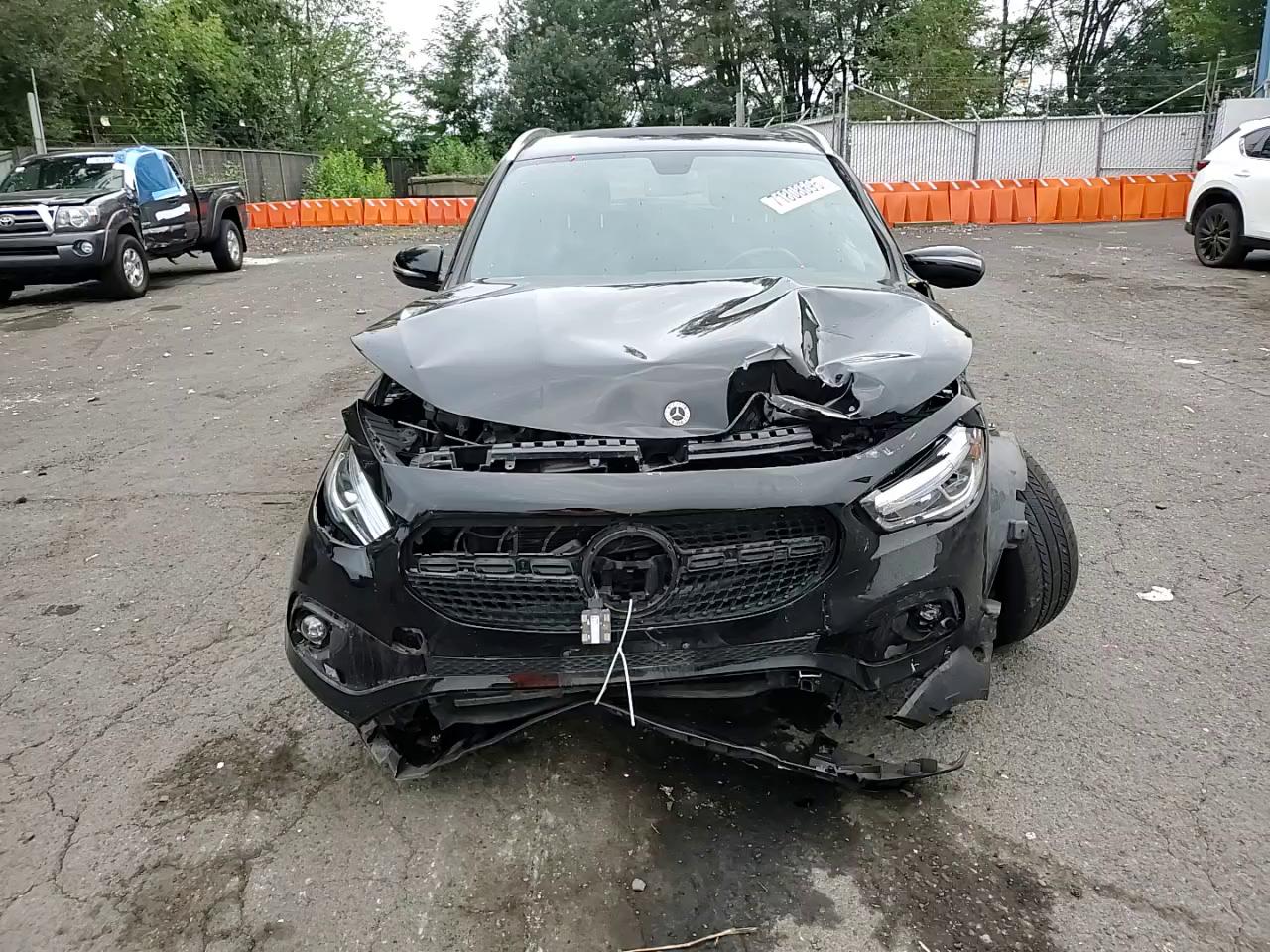 Фото: W1N4N4HB3PJ437973