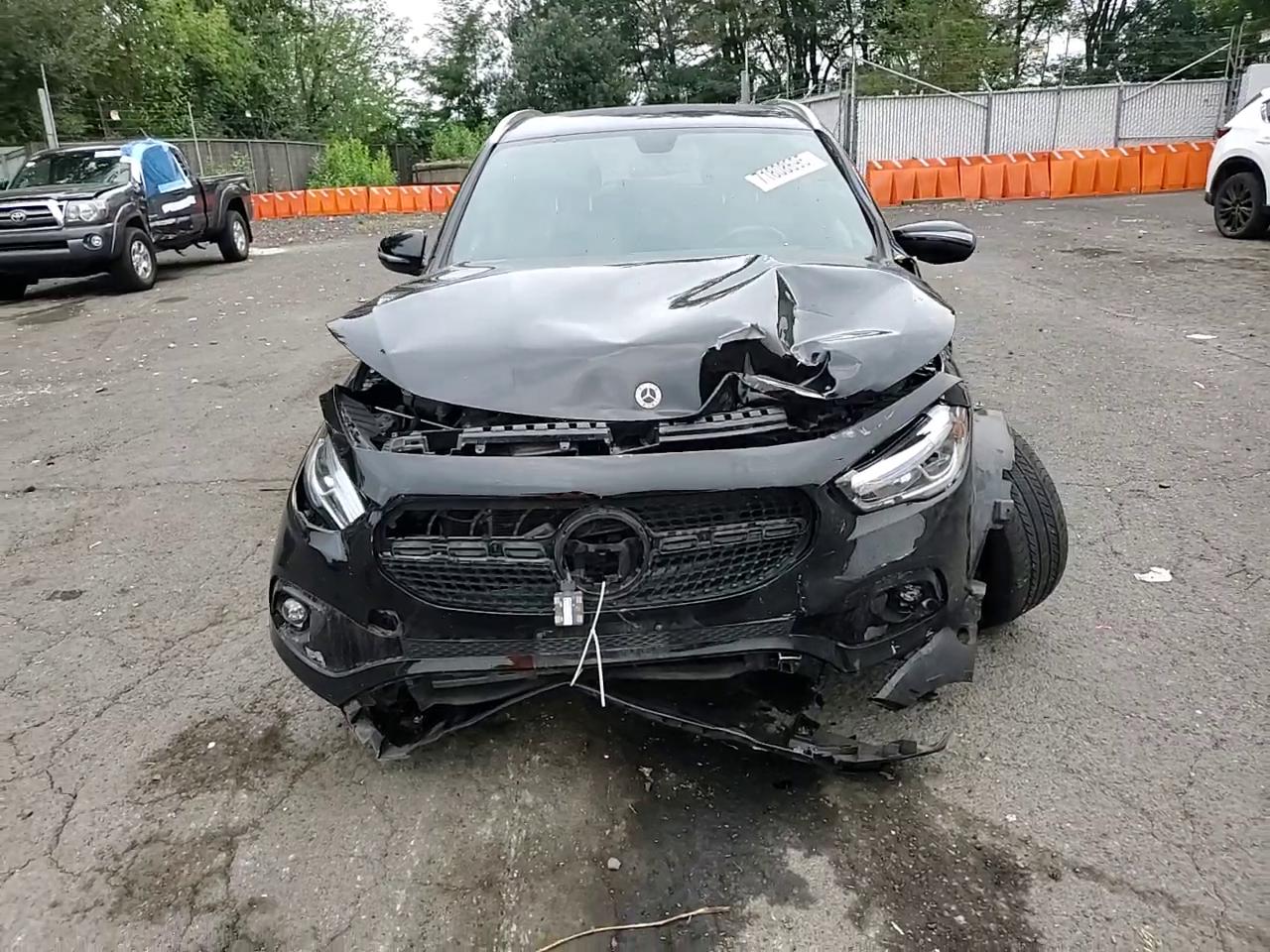 Фото: W1N4N4HB3PJ437973