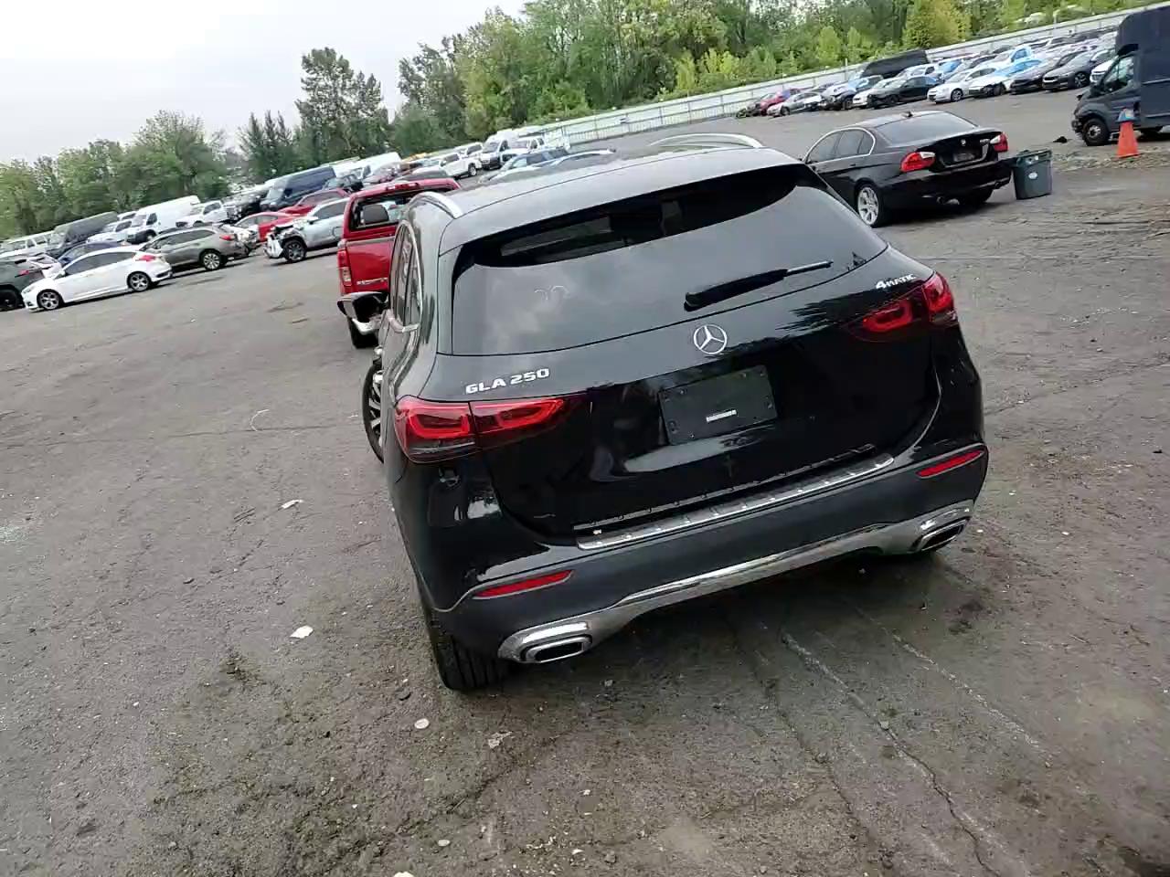 Фото: W1N4N4HB3PJ437973