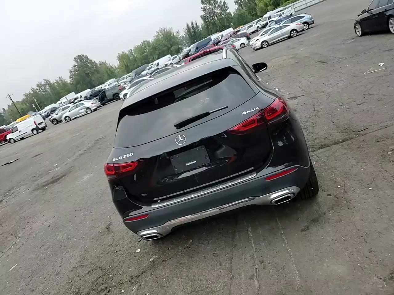 Фото: W1N4N4HB3PJ437973