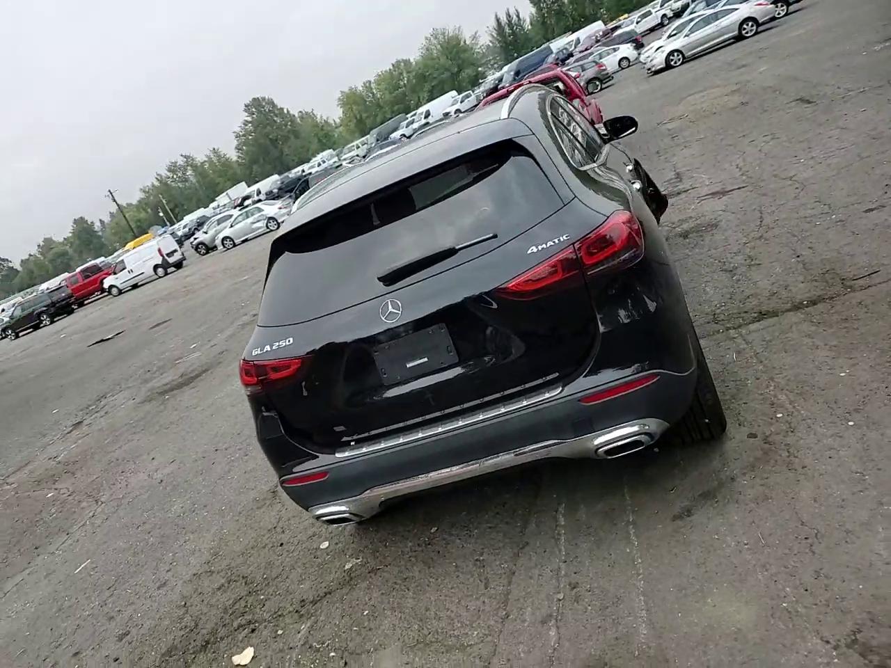 Фото: W1N4N4HB3PJ437973