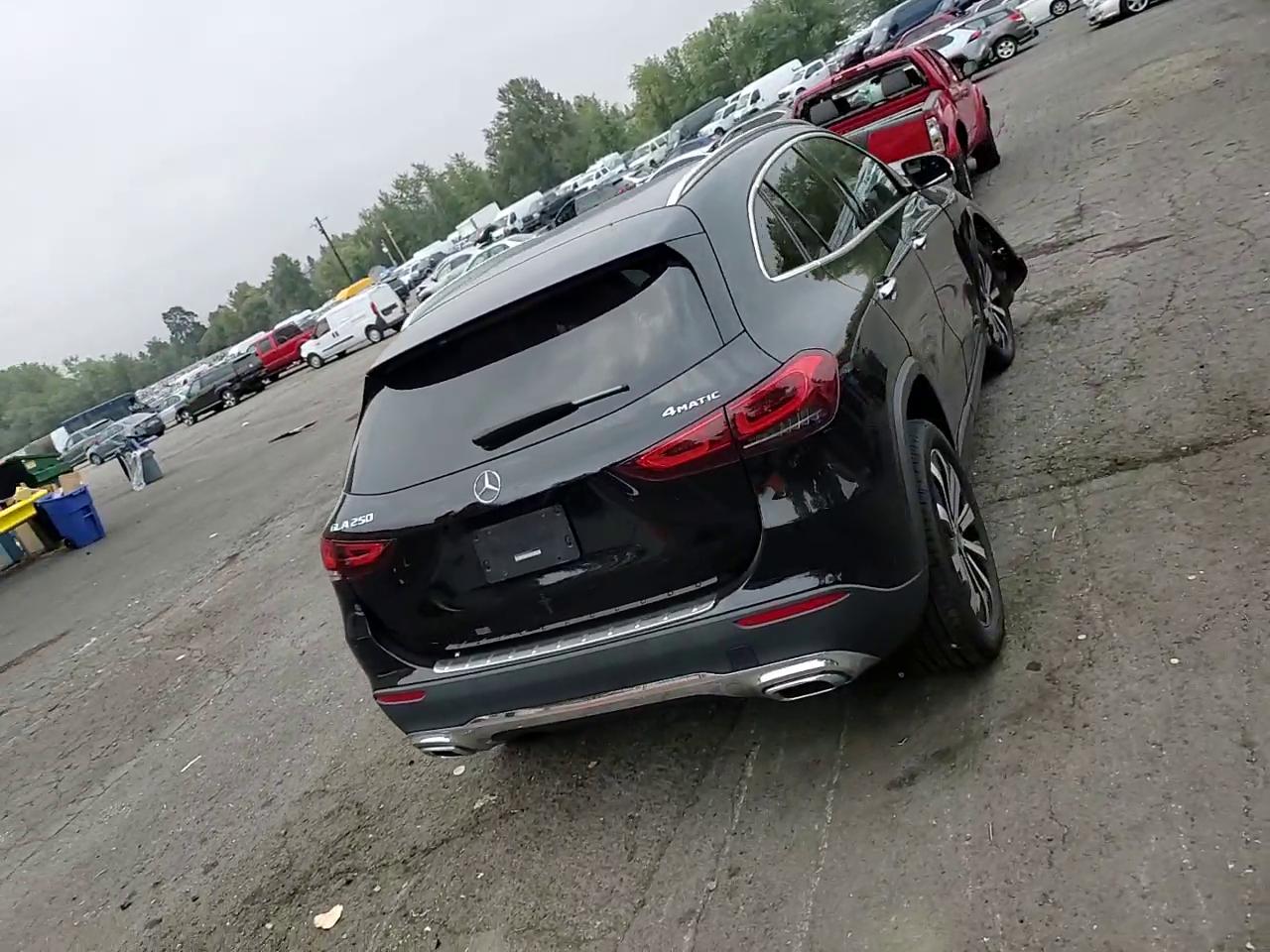 Фото: W1N4N4HB3PJ437973